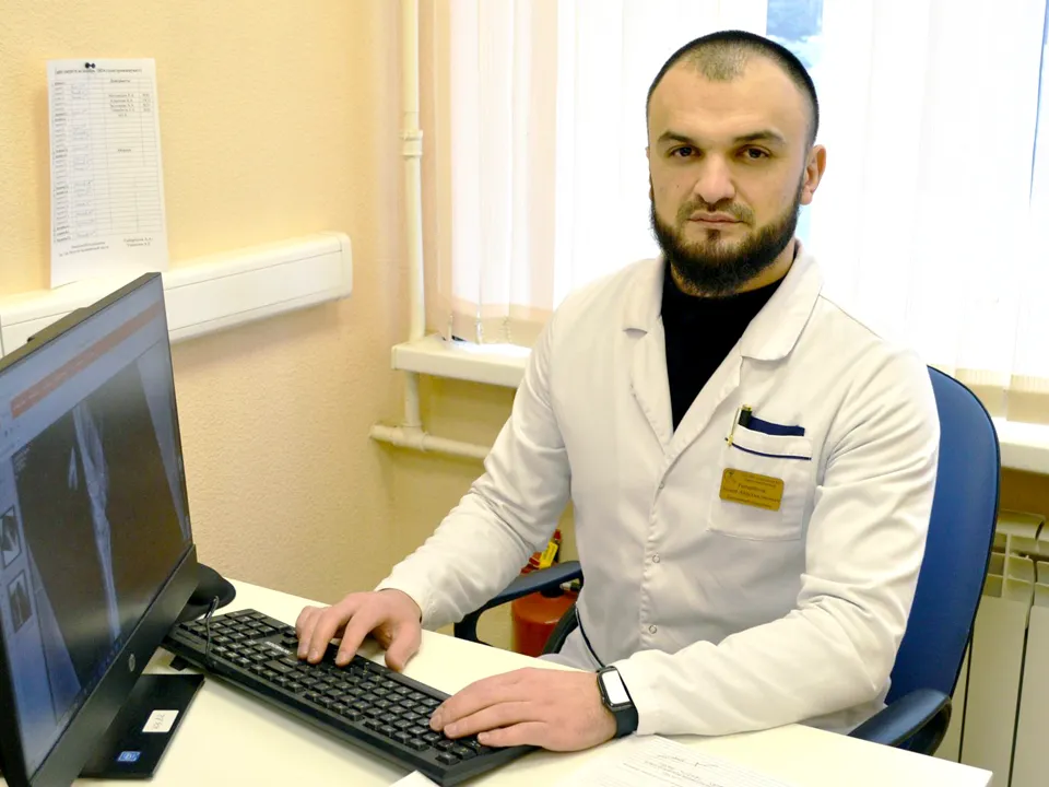 Заведующий травматологическим пунктом Ступинской клинической больницы Ахмед Гайирбегов. Фото: пресс-служба Ступинской КБ
