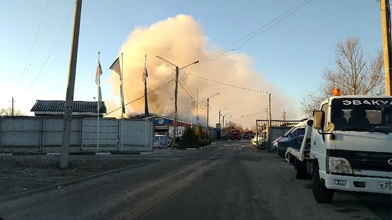 Крупный автосервис сгорел в Кашире