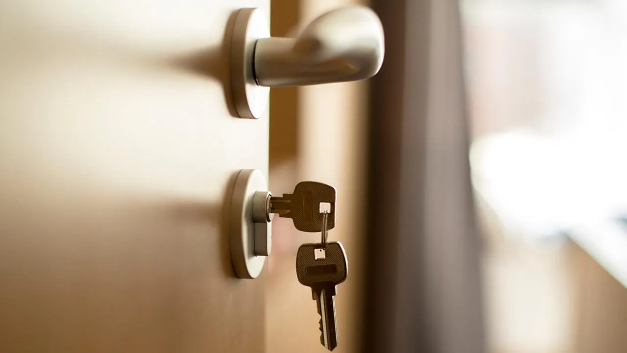 В России появились «квартирные рейдеры»: чем рискуют собственники квартир и как защититься