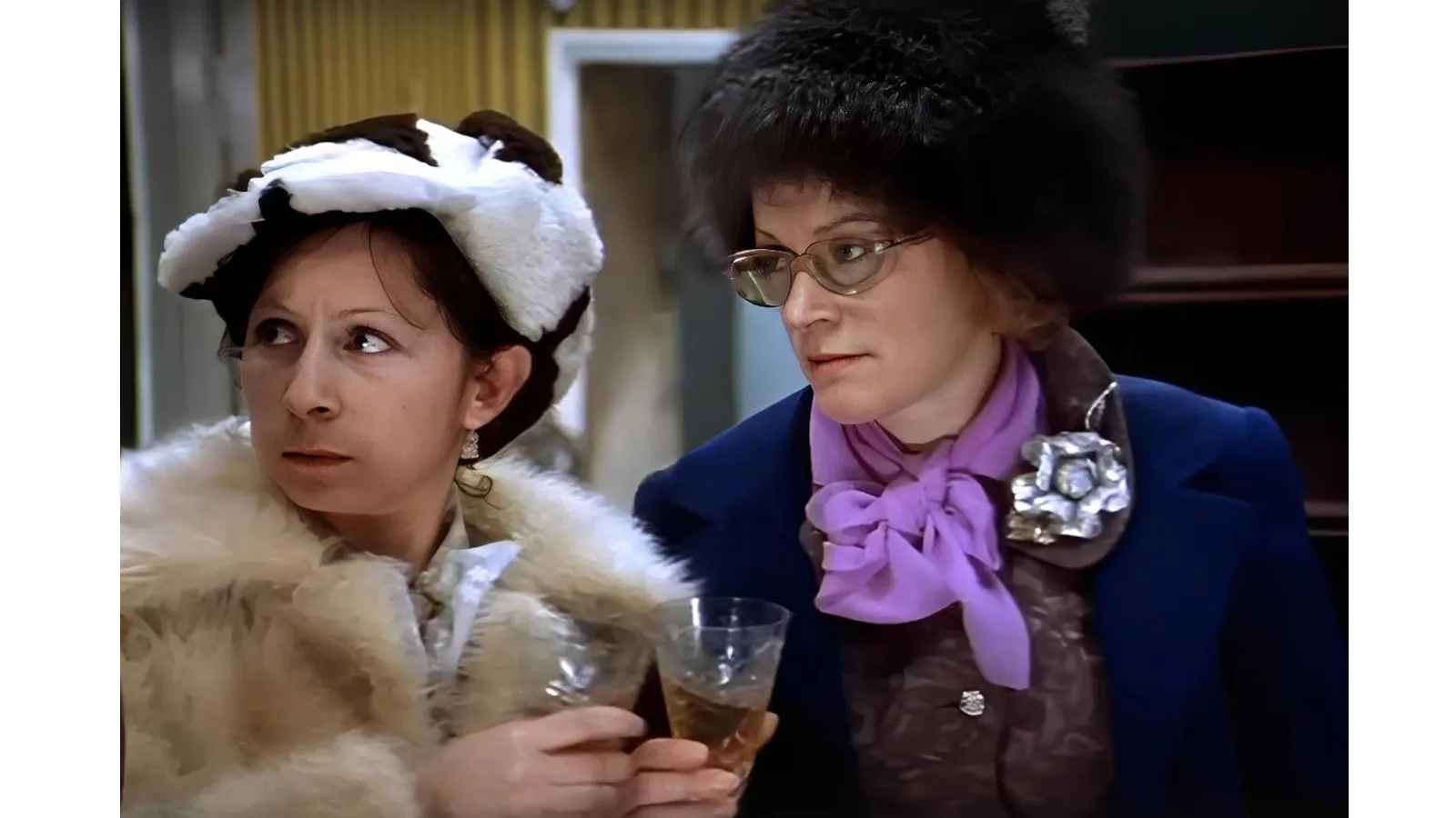 Валентина Талызина (в очках) в фильме «Ирония судьбы, или С легким паром!»