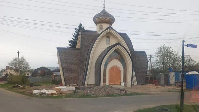 Новой церковью, напоминающей распустившийся цветок, восхитились жители деревни под Ногинском