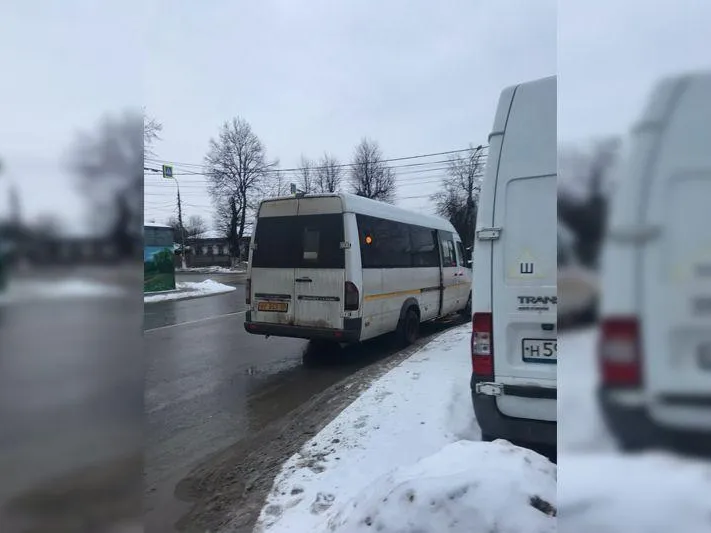 В Наро-Фоминске водитель маршрутки устроил переполох, закрыв двери раньше времени и «уронив» пассажирку