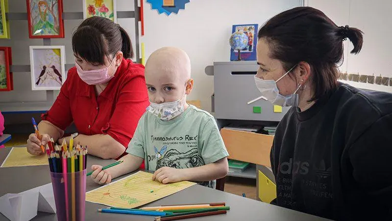 Медики и пациенты онкодиспансера в Балашихе передали подарки бойцам СВО к 23 февраля