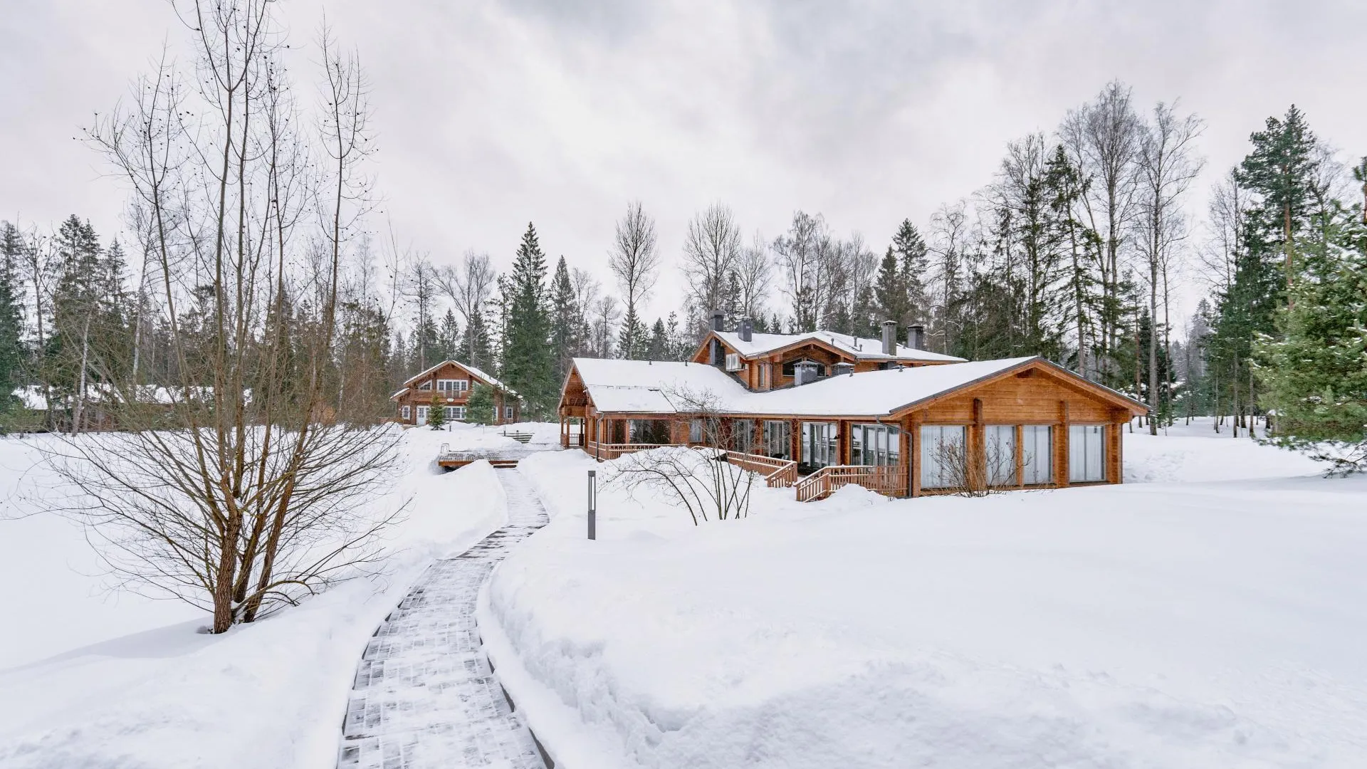 Сайт отеля "Изумрудный лес"