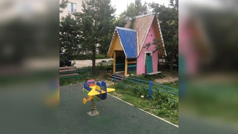 Построенный в память о ребенке декоративный домик хотят снести жители Бронниц
