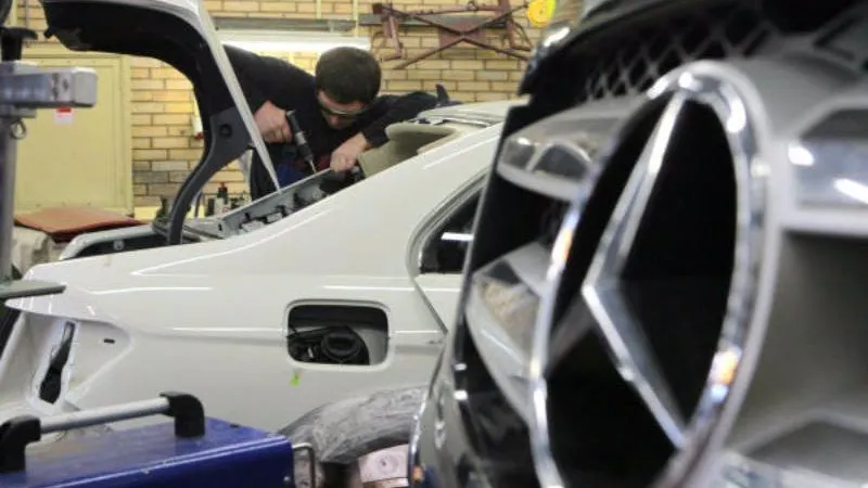 Mercedes столкнулся с попуткой, вылетел на встречку и протаранил еще две легковушки в Дмитровском районе