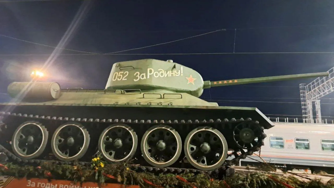 Автомобиль из зоны СВО и вертолет Ми-8: какие новые экспонаты появились в омском «Патриоте» к годовщине открытия