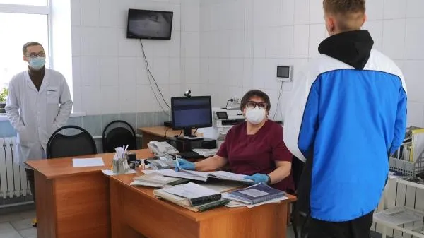 Онколог Гутник предложил Минздраву эффективный метод повышения зарплат медикам