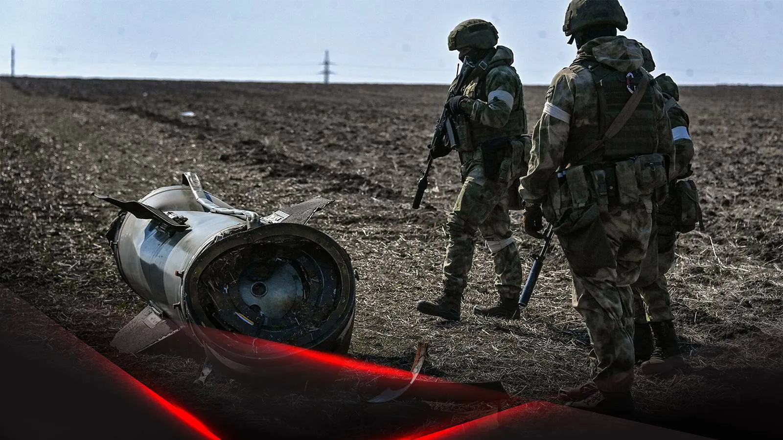 Военные возле ракеты ТРК "Точка-У"