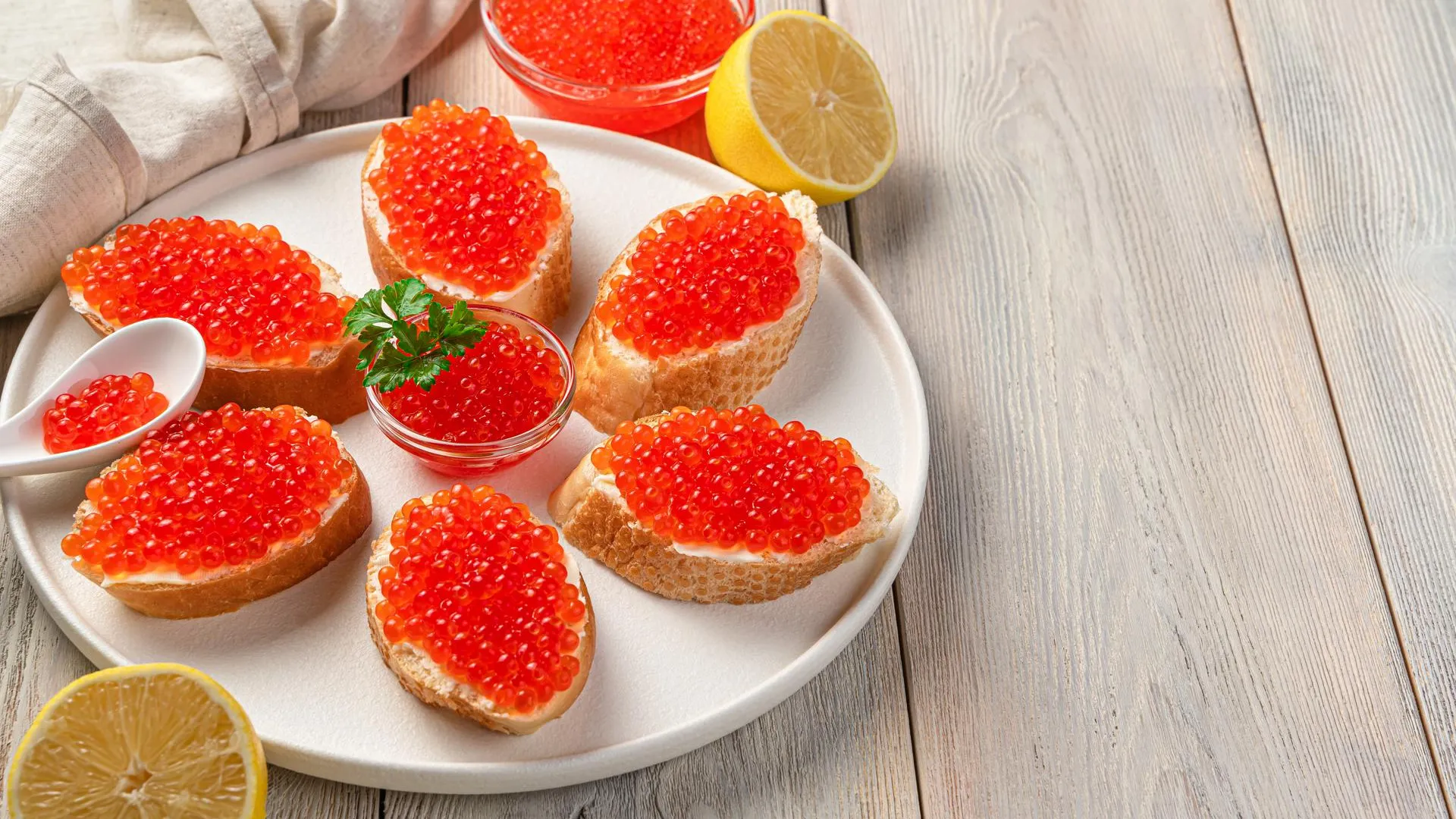 «Икры хватит всем». Вице-премьер успокоил россиян перед Новым годом