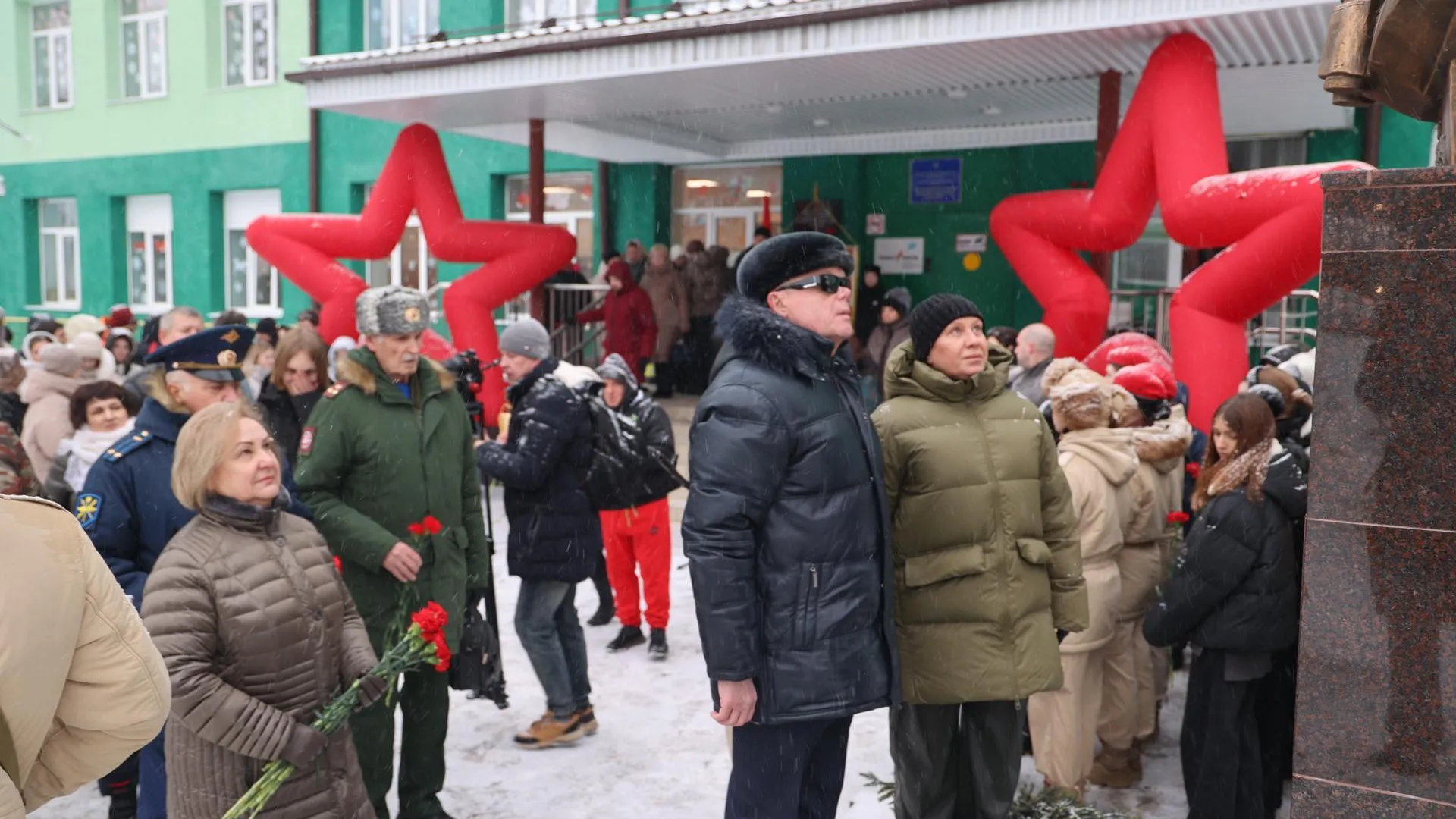 В Волоколамской школе №2 торжественно открыли бюст Герою СССР Панфилову