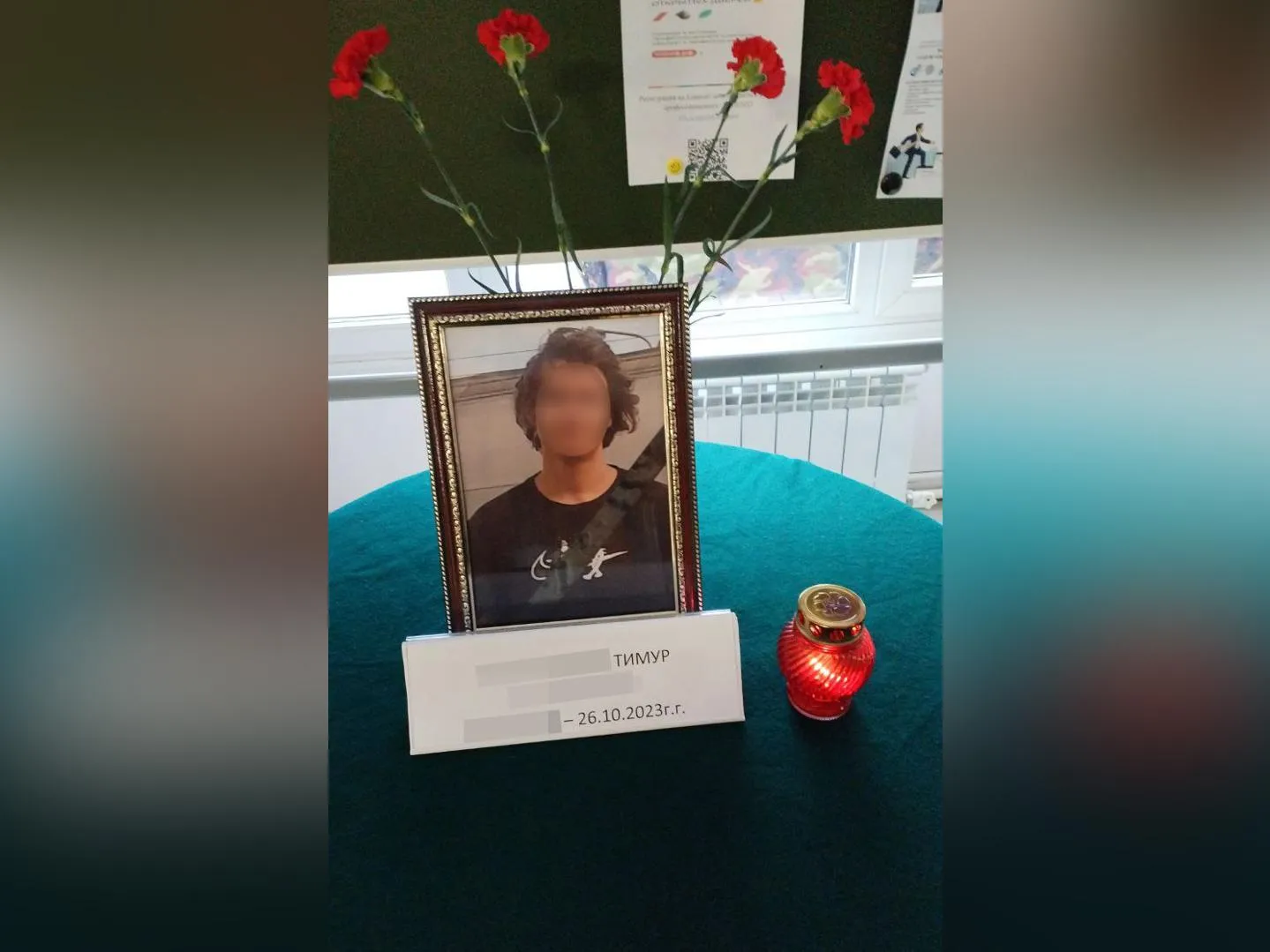 «Однажды снова встретимся»: в Подмосковье проводили в последний путь юношу, которого сбили сразу две электрички