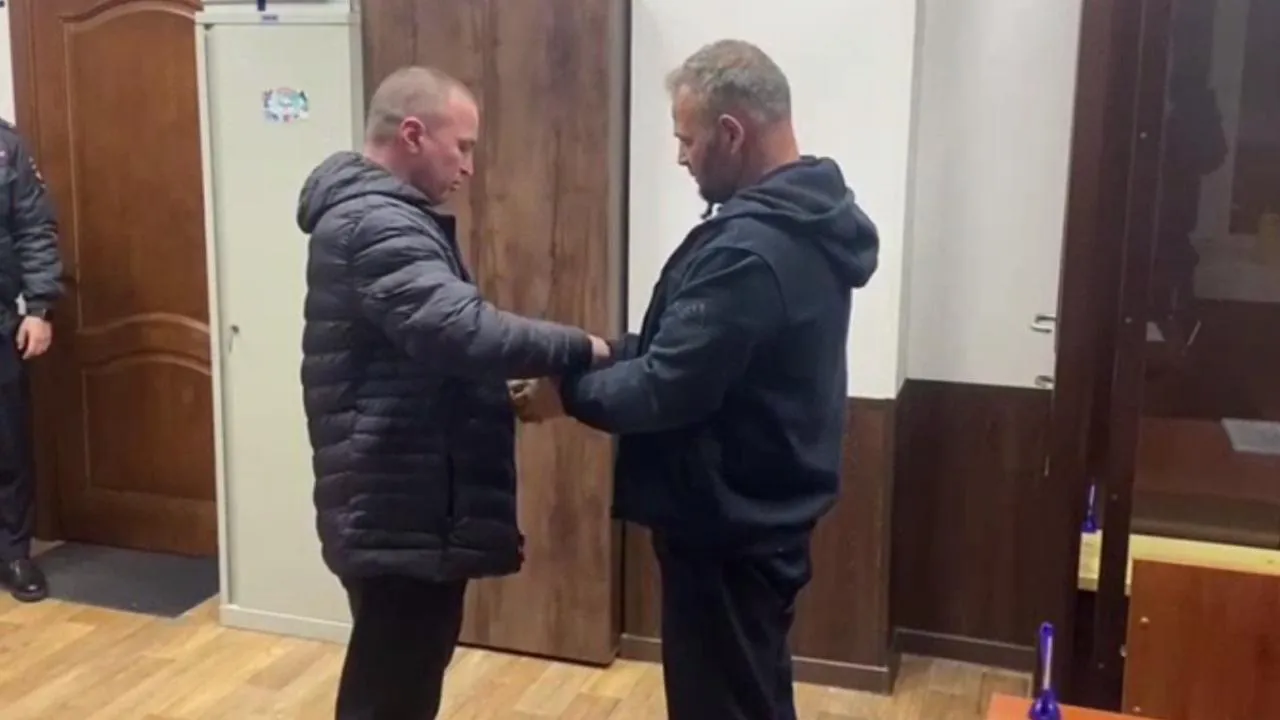 В Подмосковье арестовали мужчину, который привязал собак к машине и протащил их по дороге