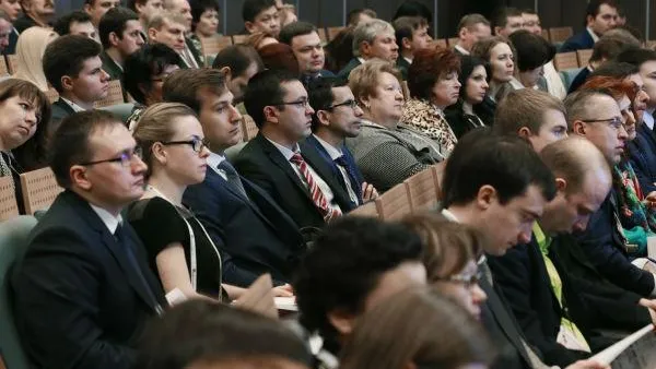 Почти 400 человек участвуют в конференции по биологии в Пущине