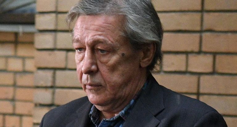 Актер Михаил Ефремов тайно пришел на прощание с другом и режиссером Миттой