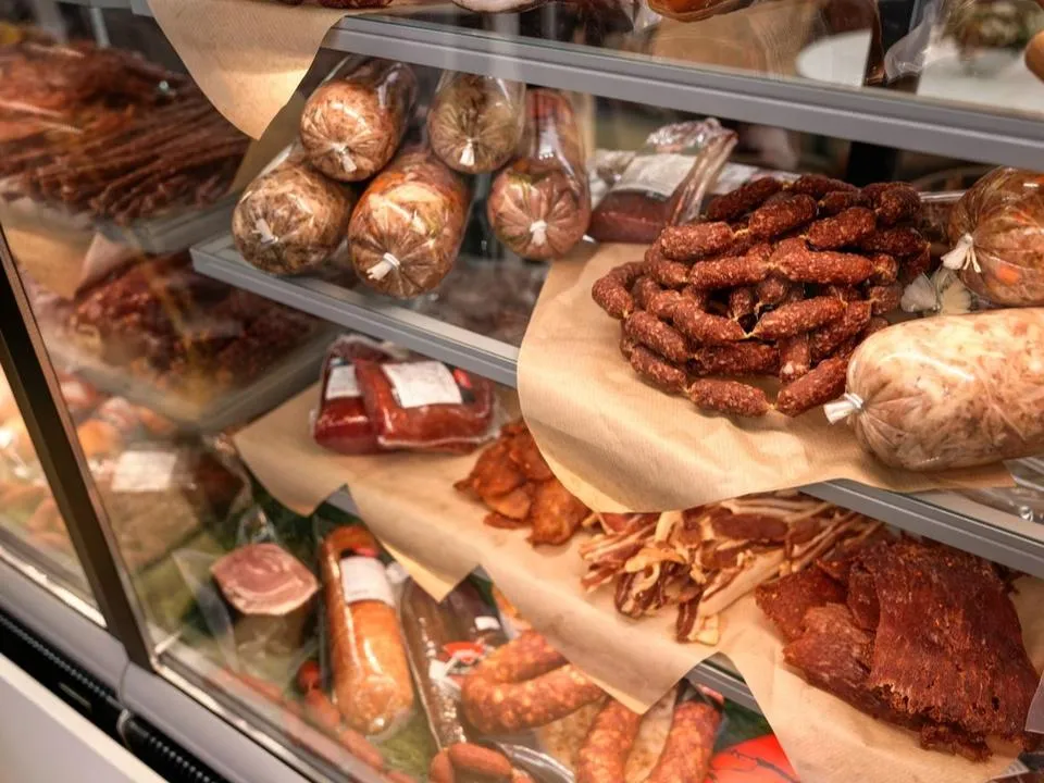 «Колбаса по 12 рублей»: в магазины Подмосковья вернулись цены из «нулевых»