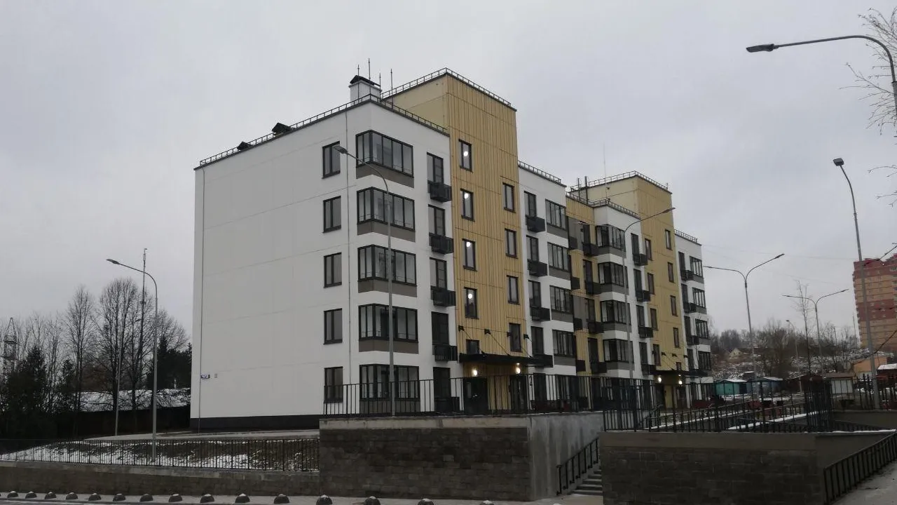 Новостройку для переселенцев из аварийного жилья возвели в Дмитровском округе