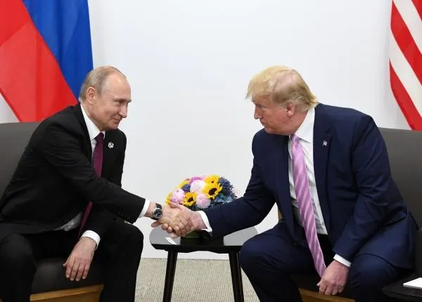 Владимир Путин и Дональд Трамп во время встречи на полях саммита «Группы двадцати» в Осаке, июнь 2019 года