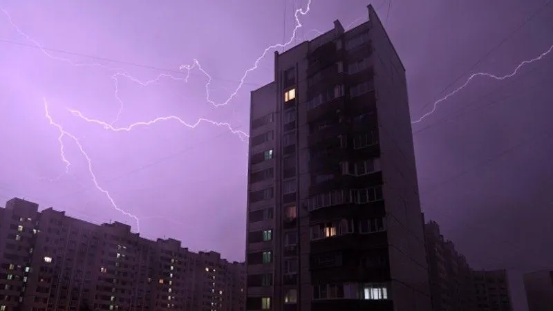 В Подмосковье продлили «желтый» уровень погодной опасности из-за грозы