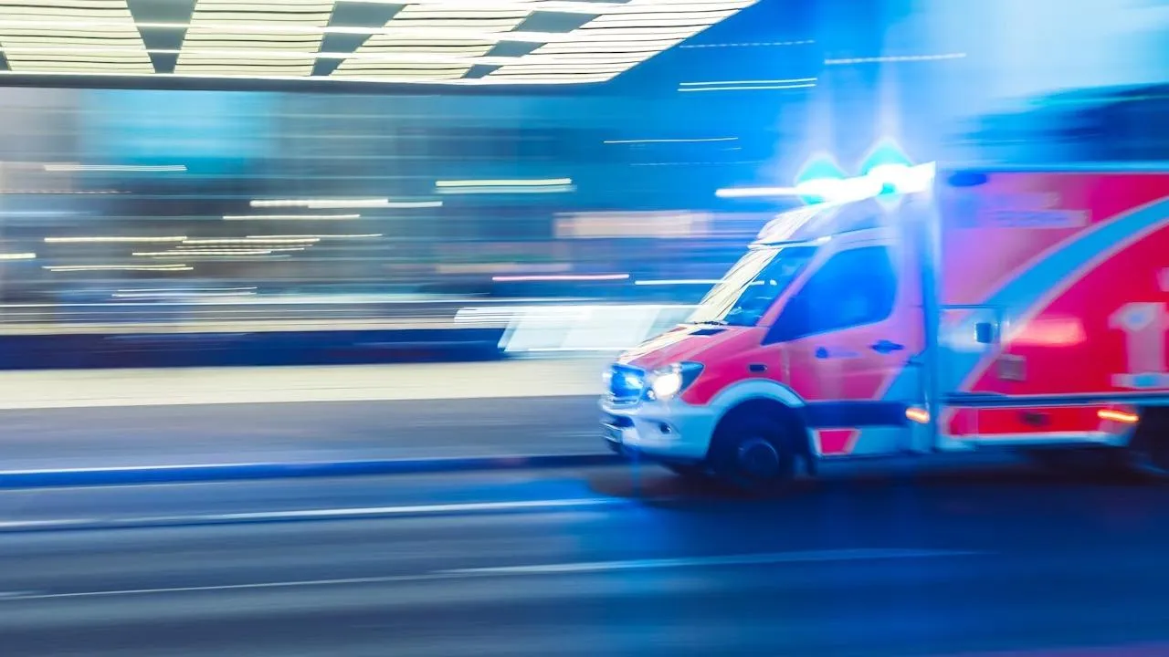 ДТП в Фунабаси: пожилой водитель въехал в больницу