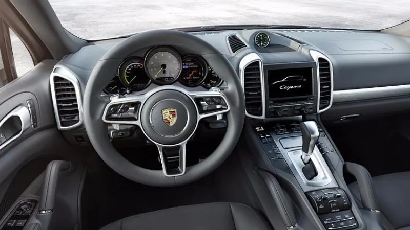 Немецкий Porsche Cayenne за 7 миллионов рублей угнали в МО