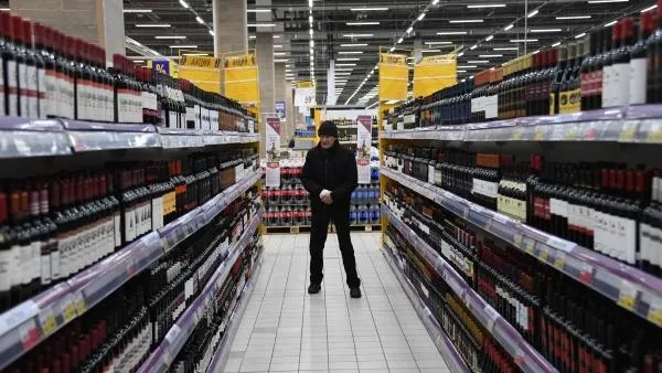 Более 120 магазинов в МО проверили на предмет незаконной торговли алкоголем в апреле