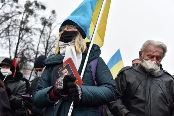 Участники митинга, приуроченного к 112 годовщине со дня рождения Степана Бандеры, во Львове