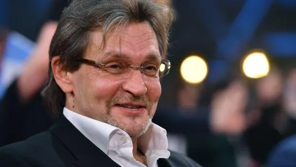 Домогаров рассказал, где ему больше нравится играть