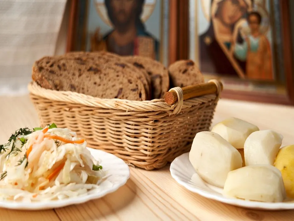 Есть меньше, дешевле и менее вкусно: как правильно провести Рождественский пост с 28 ноября по 6 января