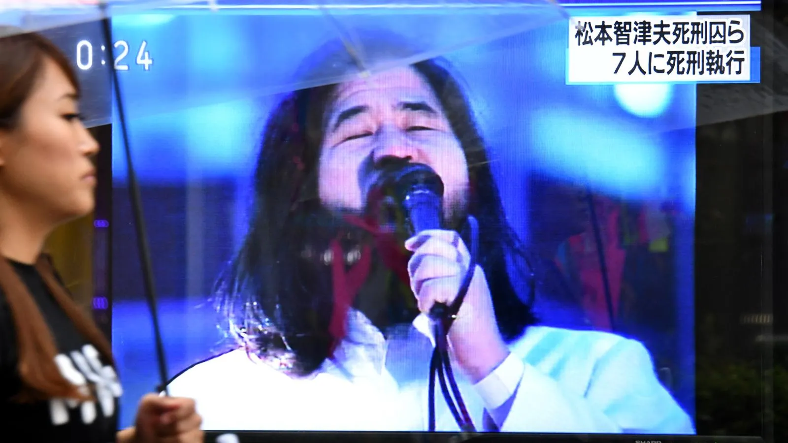 На экране Секо Асахара. Natsuki Sakai