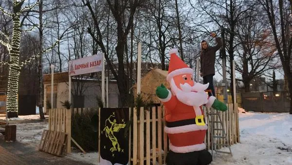 В Химках открылись 10 елочных базаров нового образца