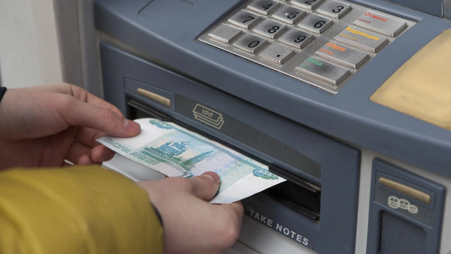 Злоумышленники внедрили новые схемы обмана с банкоматами