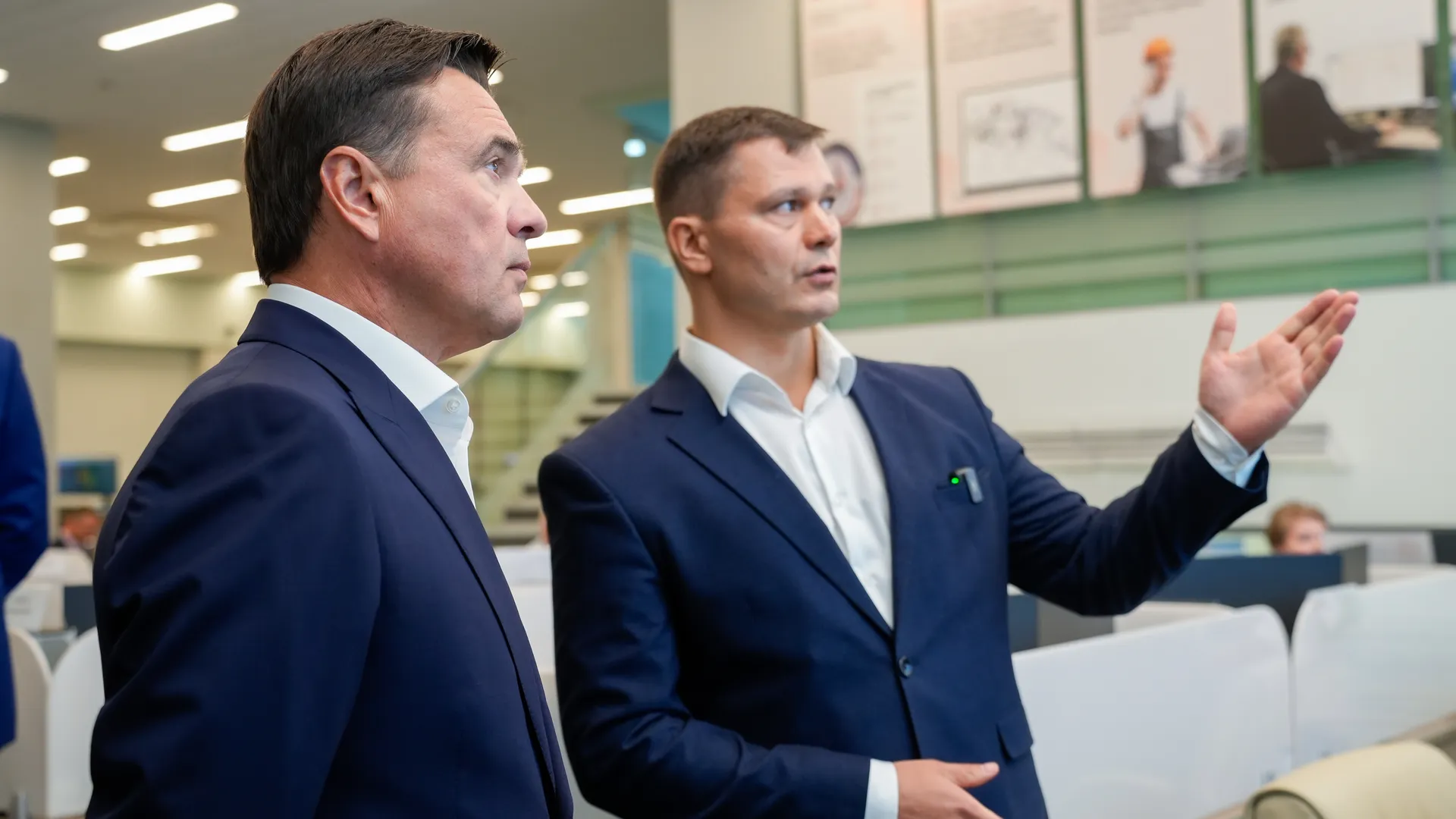 Андрей Воробьев посетил единый центр управления ЖКХ региона