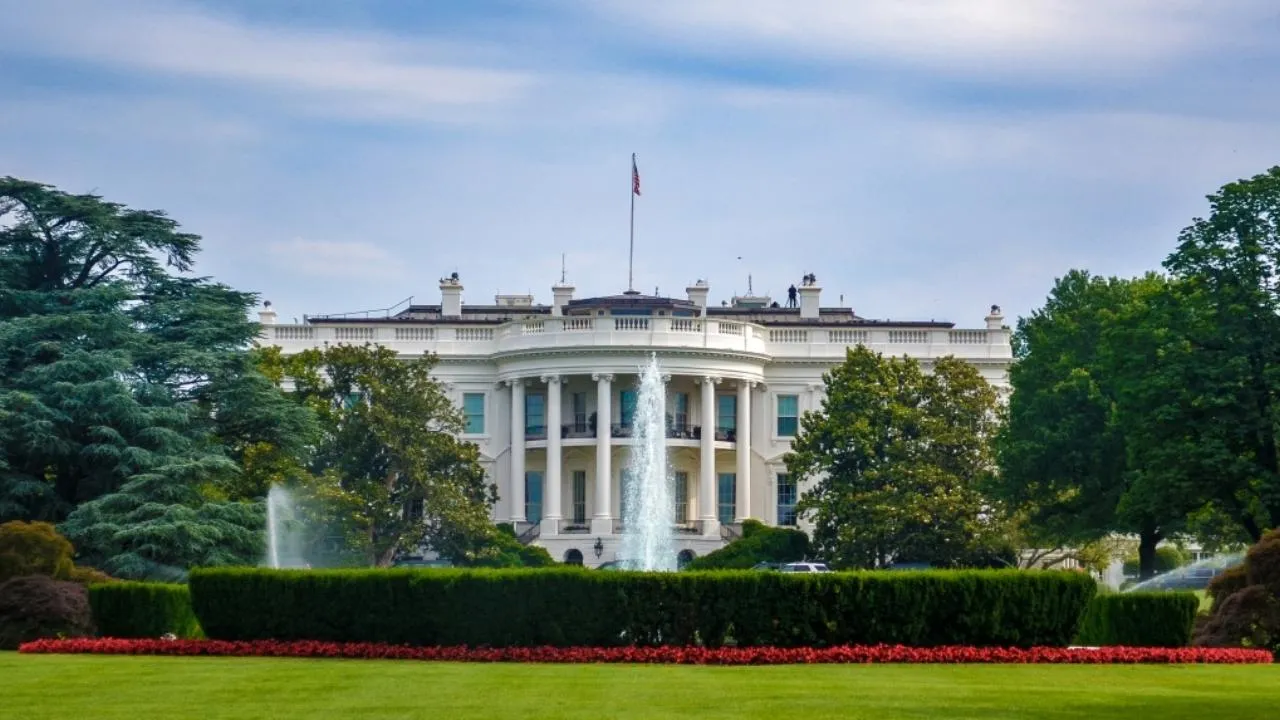 Заместитель госсекретаря США Битти распространял слухи о гомосексуальности своего шефа