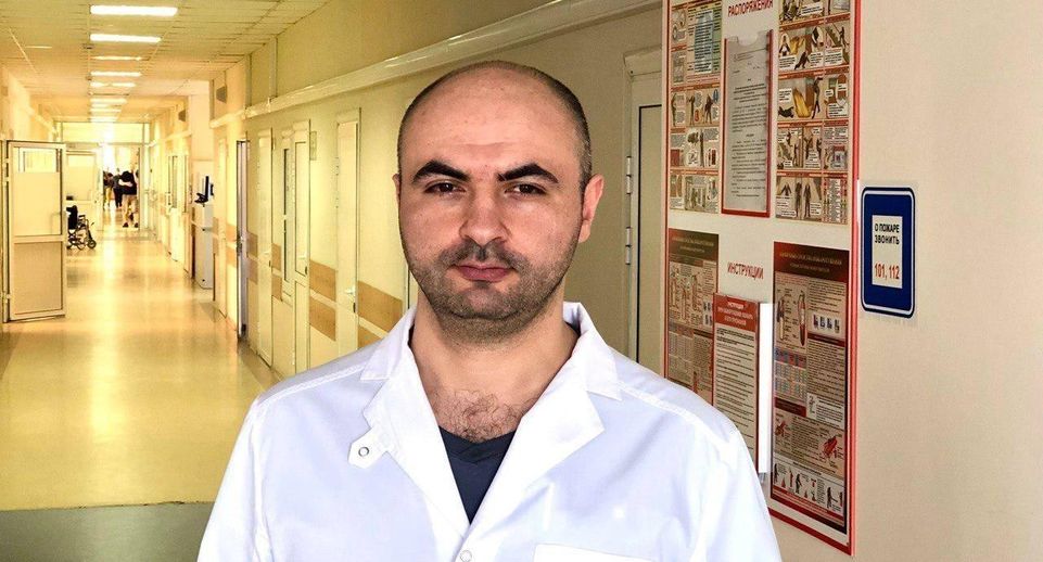 Семье из Красногорска потребовалась медпомощь после спасения раненого бельчонка