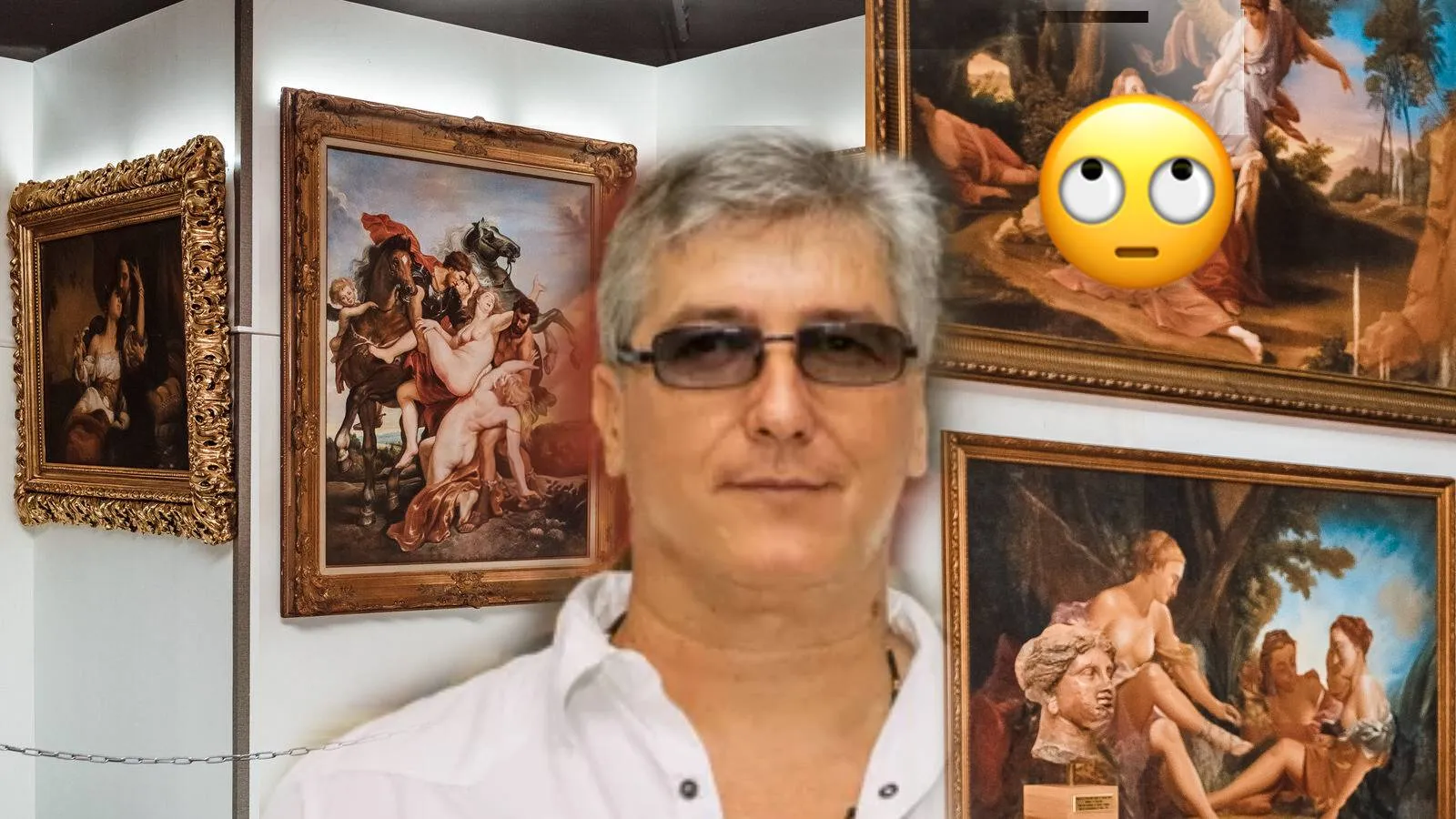 Олег Тарханов на фоне картин в музее