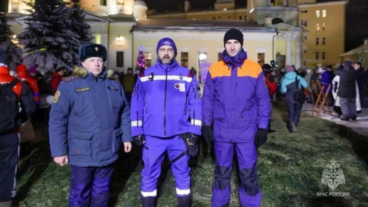Сотрудники ГУ МЧС России по Московской области обеспечили безопасность жителей на крещенских купаниях