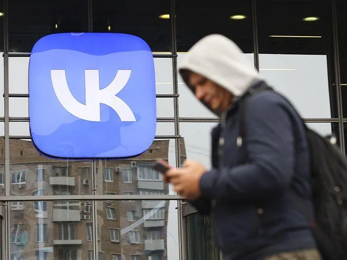 Почему россияне проводят в ВК больше времени, чем в TikTok и WhatsApp – мнение айтишника