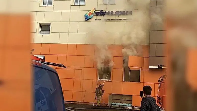 Баня в торговом центре загорелась в Долгопрудном