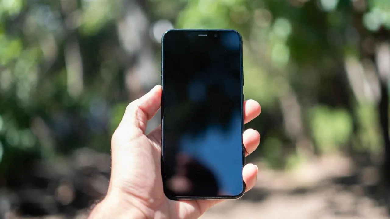 Застрявшие в Иране россияне не могут связаться с родными из-за «Моссада» и проблем с Сетью