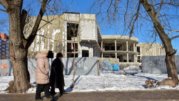 Школьники Серпухова облюбовали заброшенную стройплощадку 