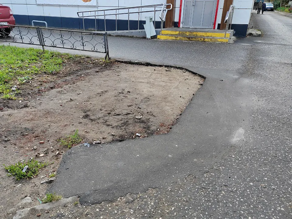 Место размещение киоска в 1-ом микрорайоне, ныне пустующее.&nbsp;Фото: REGIONS/Евгений Мазепов