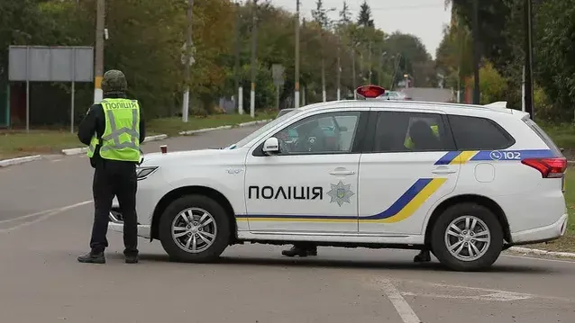 Чиновница во Львове показала средний палец во время исполнения гимна Украины