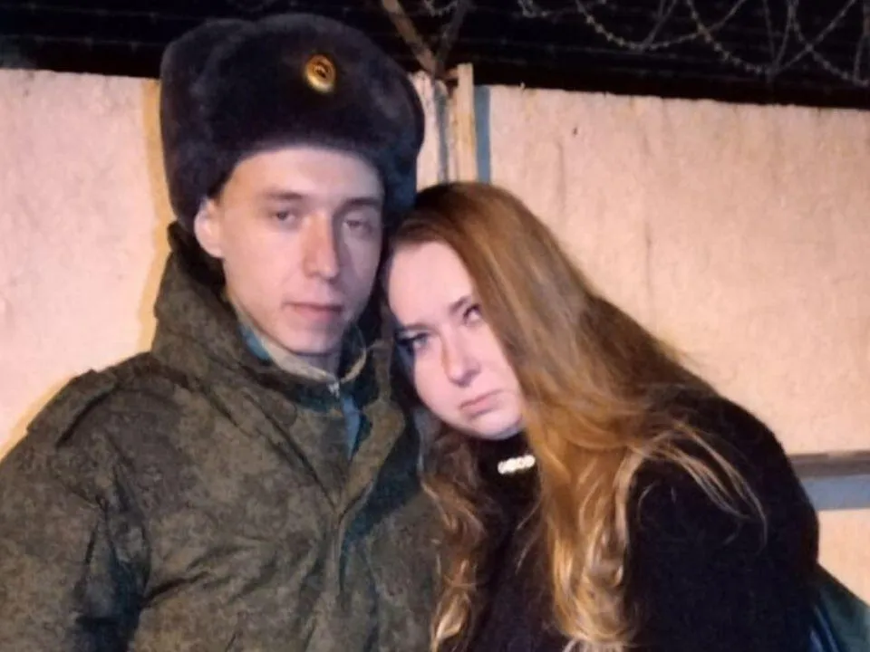 «Он меня увидел, но глазами искал ее»: невеста не пришла проводить бойца СВО