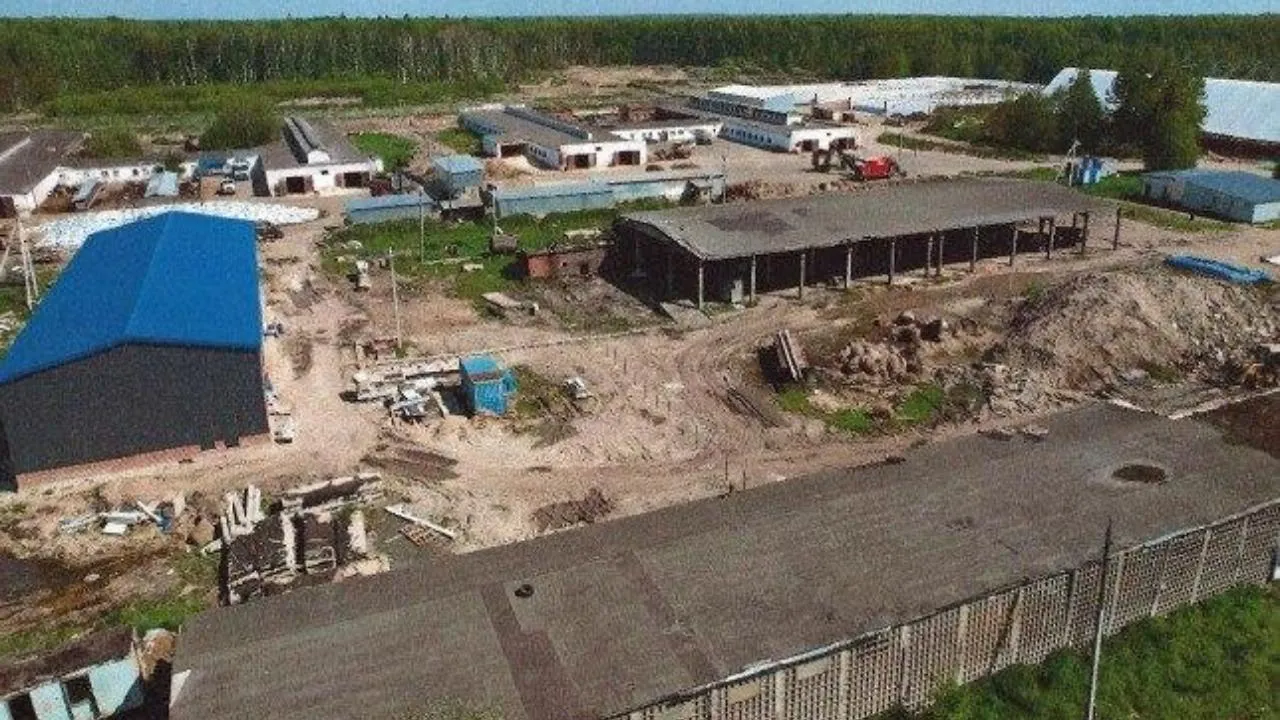 Строительство нового коровника ведется в подмосковном Домодедово