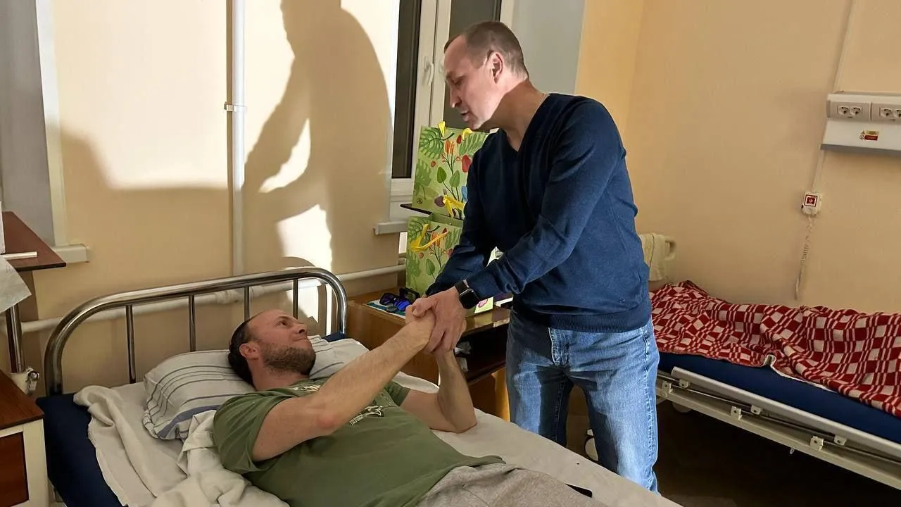 Глава Воскресенска навестил пострадавших при падении лифта в жилом доме