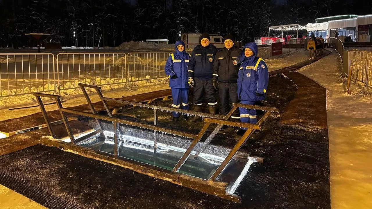 Более 80 бригад скорой помощи дежурили на крещенских купаниях в Подмосковье