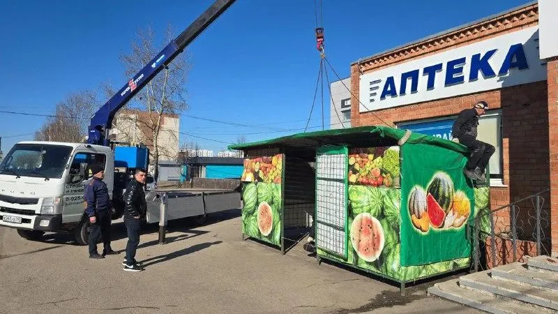 В Павловском Посаде демонтировали девять незаконно установленных торговых объектов