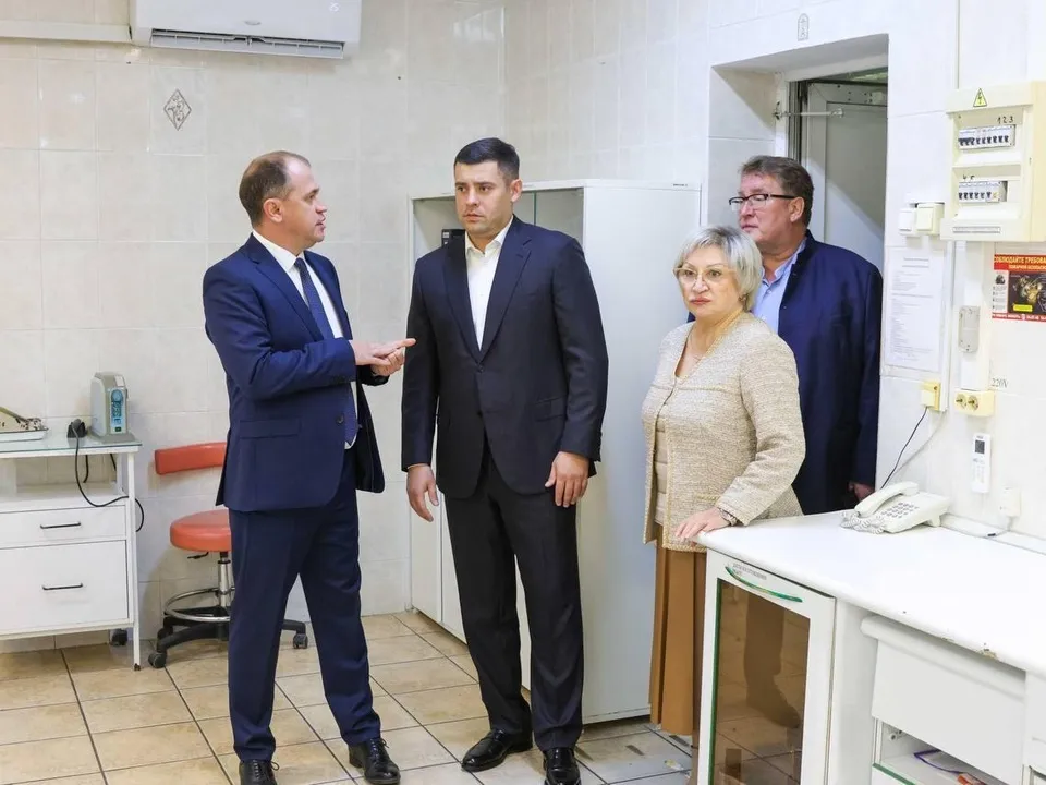 С работой обновленного отделения ознакомился глава округа Григорий Артамонов (второй слева).&nbsp;Фото: пресс-служба администрации г.о. Подольск