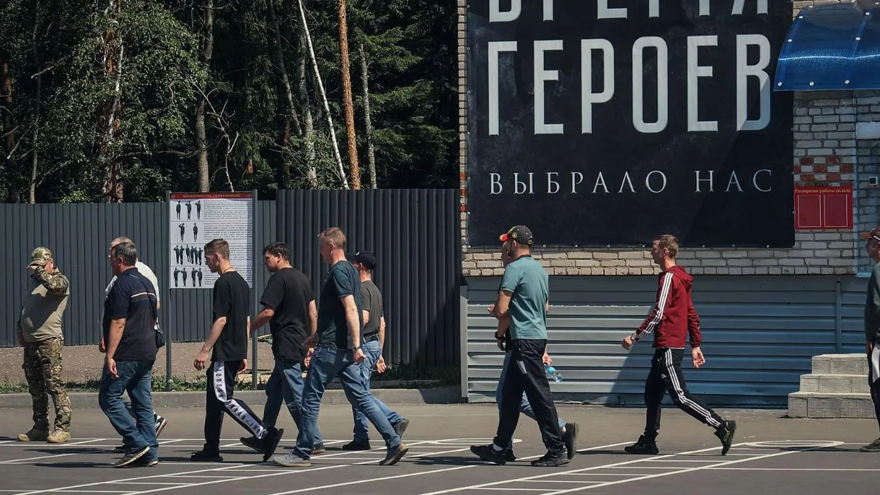 Федеральные и региональные меры поддержки доступны жителям Подмосковья, заключившим контракт на военную службу